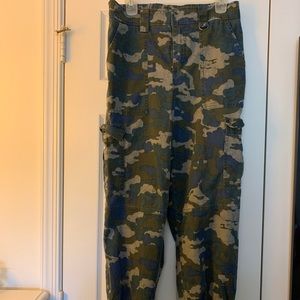 Camo cargo style pant